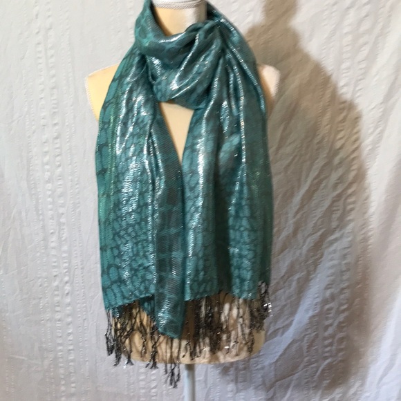 Scarf/wrap - Picture 3 of 4